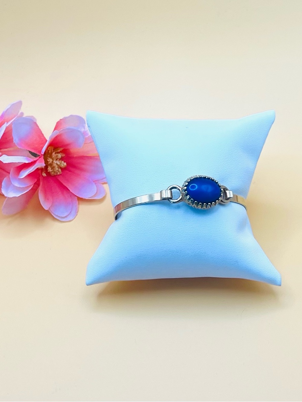 Vintage Signed AVON Blue Cabochon Tension Hook Bracelet